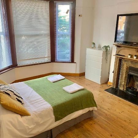 Guest House Balham, South London Spacious, Lambert, 6 Rooms Available ภายนอก รูปภาพ
